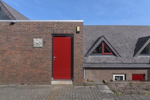 6 bedrooms