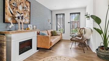 6 bedrooms