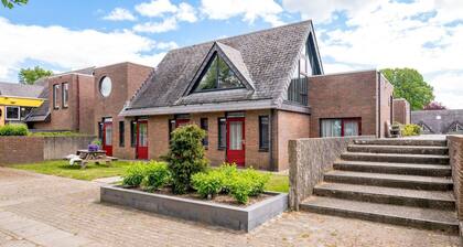 Luxe Bosvilla De Steenbok Nabij bos en Ijsselmeer