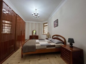 2 室のベッドルーム、アイロン / アイロン台、WiFi、ベッドシーツ