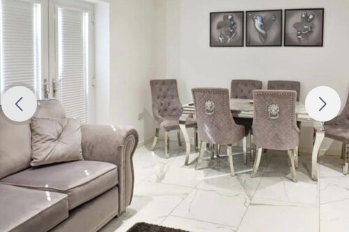 The hawthorns large detached 3 bedroom family home