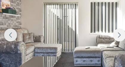 The hawthorns large detached 3 bedroom family home