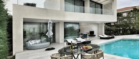 3 bedrooms, Internet