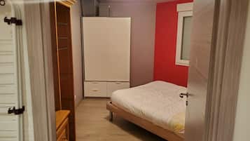 1 bedroom, bed sheets
