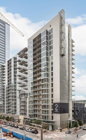 Apartment | 2 bedrooms - Austin Inspiring 2BD 2BA 2nd Street District Apartment (Austin)