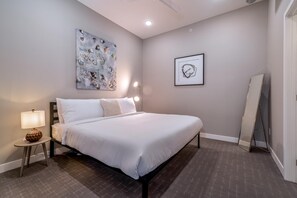 Apartment | 2 bedrooms - Des Moines Alluring 2BD 2BA Downtown Apartment (Des Moines)