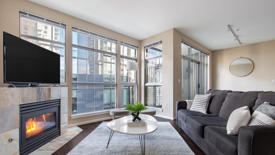 Bellevue Sophisticated 2BD 2BA Apartment