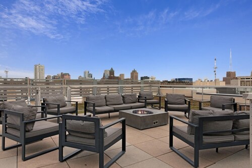 Milwaukee Beautiful Family 2BD 2BA Downtown Apartment