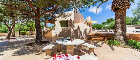 屋外ダイニングエリア