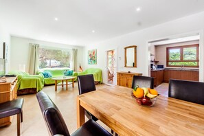 TV - Family-friendly villa with roof terrace - Casa Antonio (Cala Llombards)