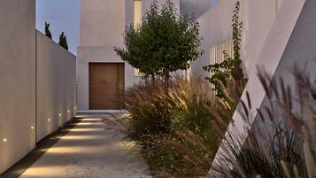 Villa, Smoking | 4 bedrooms, Internet