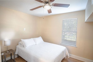 3 bedrooms - 3 BR 1 BA Remodeled Home Near Downtown (San Antonio)