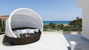 A round outdoor seating area with a white canopy, a table with a drink, and a view of the sea and landscape. - Butterflies Villas Spa-villa Plumeria (Zakynthos)