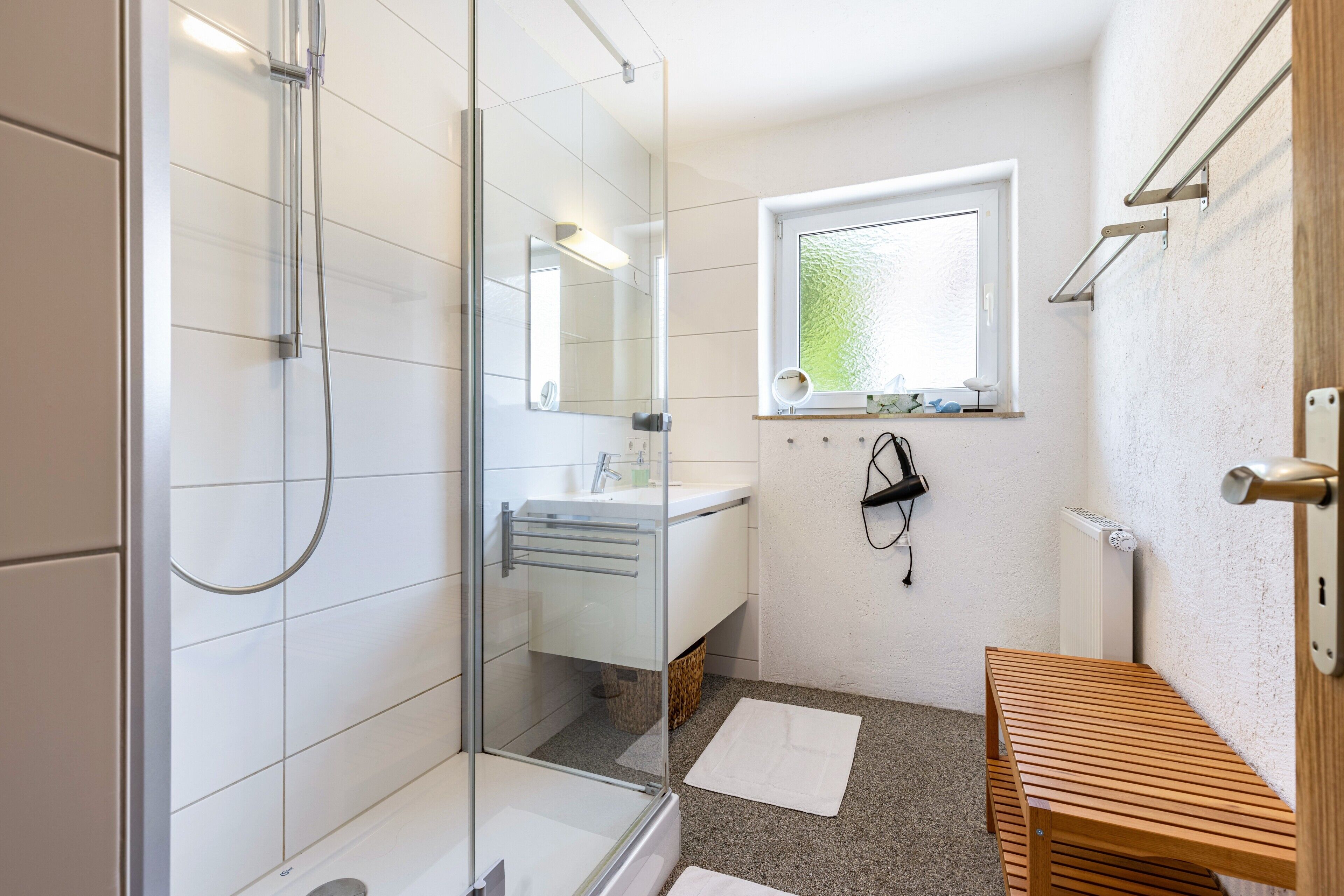 Ducha, secador de pelo, toallas