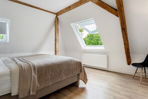 2 habitaciones, escritorio, tabla de planchar con plancha y wifi gratis 