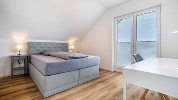 4 slaapkamers, een strijkplank/strijkijzer, gratis wifi, beddengoed