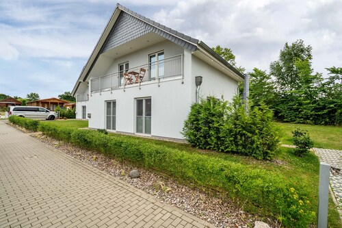 NEW Holiday Home 'Ferienhaus Seeglück2 Am Tollensesee' with Lake View, Private Terrace and Wi-Fi