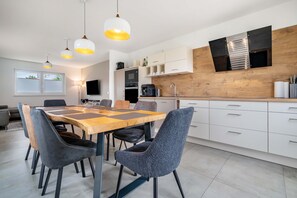 Dining - NEW Holiday Home 'Ferienhaus Seeglück2 Am Tollensesee' with Lake View, Private Terrace and Wi-Fi (Groß Nemerow)