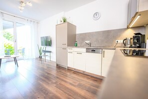 Kühlschrank, Ofen, Herdplatte, Geschirrspüler