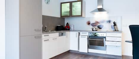 Geladeira, fogão, cooktop, lava-louças