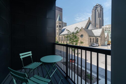 Des Moines Luxe 1BD 1BA Downtown Apartment