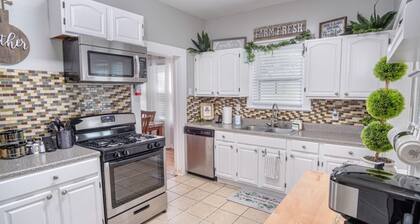 Stunning 3 BR Home Near DT Alamodome - Riverwalk