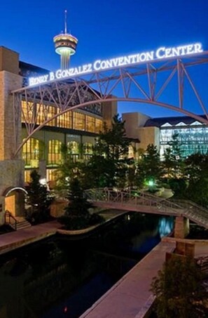 The exterior of the Henry B. Gonzalez Convention Center with a bridge and a tower in the background. - Stunning Cozy Downtown Guesthouse (San Antonio)