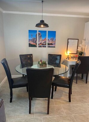 Studio | 1 bedroom - Stunning Cozy Downtown Guesthouse (San Antonio)