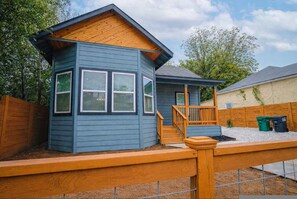 5 bedrooms - Exceptional 5BR So Close to Riverwalk and Downtown (San Antonio)