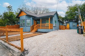 House | 5 bedrooms - Exceptional 5BR So Close to Riverwalk and Downtown (San Antonio)