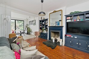 Apartment - Stunning one Bedroom Flat With Large Terrace in Chiswick by Underthedoormat (London)