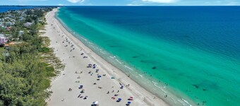 Peaceful Villa, 3.3 mi to the Beach & Big Parking