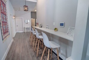 Room - Gorgeous Family-friendly Home Near Downtown (San Antonio)