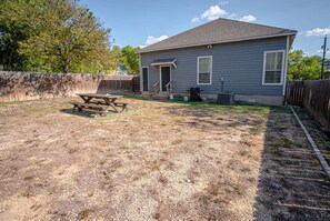 Room - Gorgeous Family-friendly Home Near Downtown (San Antonio)