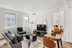 TV, stereo - Modern Midtown 1BR w/ Doorman, Gym & W/D, nr Rock Center, by Blueground (Midtown)