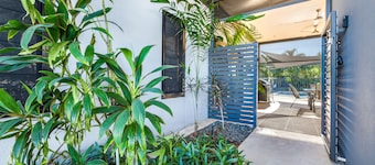 Tropical Guesthouse with Pool