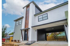 Apartment | 3 bedrooms - Amazing 3BR 2BA Only 5 Mins From Downtown (San Antonio)