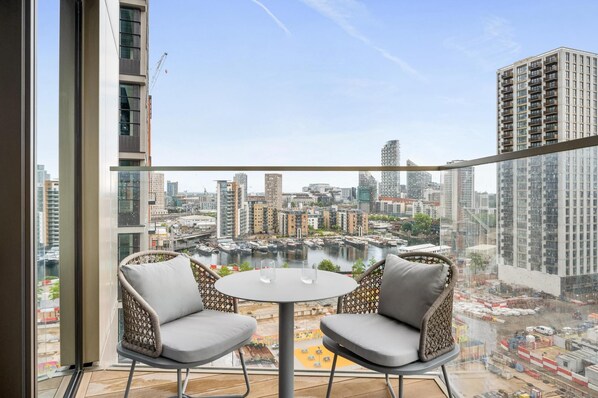 Apartment | 2 bedrooms, Internet - Stunning two Bedroom Docklands Apartment With Balcony (London)