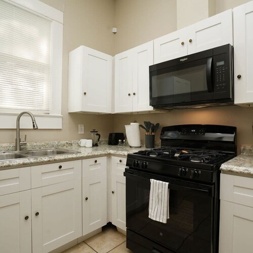 Amazing Fully Fenced Home Only 1 7 mi to Downtown