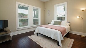 A bedroom with a bed, a desk, and a TV. - Amazing Fully Fenced Home Only 1 7 mi to Downtown (San Antonio)