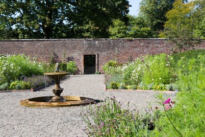 Garden View Cottage in a Grade II Listed Property