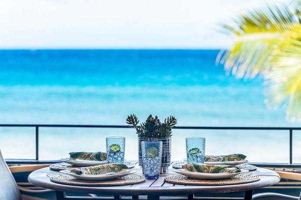 Kulakane 310 oceanfront lanai 1