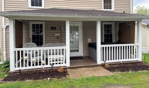 Terrace/patio - Stay In Ohiopyle & Relax in Town Near The GAP Trail, Hot Tub (Ohiopyle)