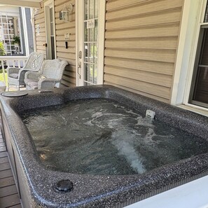 Terrace/patio - Stay In Ohiopyle & Relax in Town Near The GAP Trail, Hot Tub (Ohiopyle)