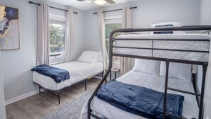 A room with bunk beds, a ceiling fan, and a window with curtains. - Cozy and Lovely 2BR 1BA Apt B Near Lively Downtown (San Antonio)