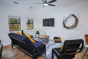 3 bedrooms - Amazing Indeed 3BR Only 5 Minutes From Downtown (San Antonio)