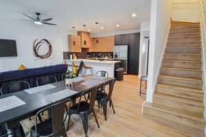 3 bedrooms - Amazing Indeed 3BR Only 5 Minutes From Downtown (San Antonio)