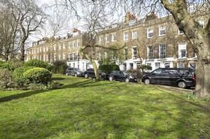3 bedrooms, Internet - Historic Family Home Near Hampstead Heath by Underthedoormat (London)