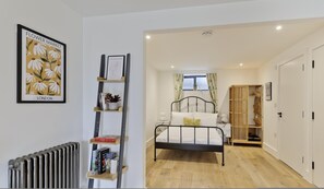 1 bedroom, Internet - Luxury one Bedroom Greenwich Studio Apartment Near Canary Wharf by Underthedoormat (London)