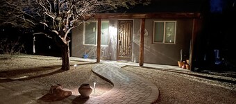 Immaculate guesthouse in the NW Tucson desert...yet close to everything!  